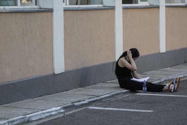 A început bacalaureatul 2025. 15.500 de elevi din București susțin proba scrisă la limba română