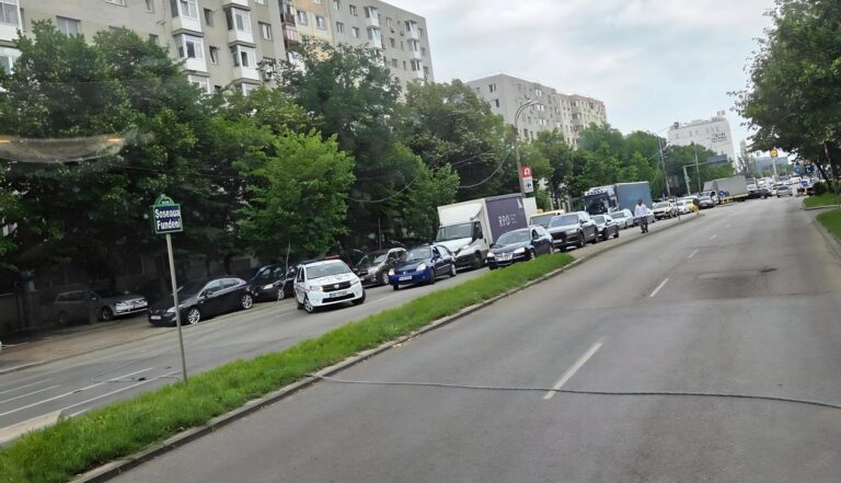 ALERTĂ | Trafic blocat pe Fundeni din cauza unui cablu căzut