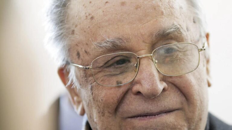 Actualizări privind sănătatea lui Ion Iliescu: internat în continuare în terapie intensivă