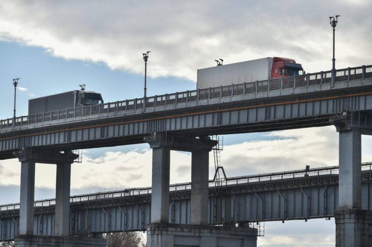 Aglomerație semnificativă la vama Ruse din cauza restricțiilor bulgărești. Cozile de mașini se întind pe kilometri