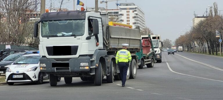 Amenzi semnificative pentru șoferii care blochează transportul public în București