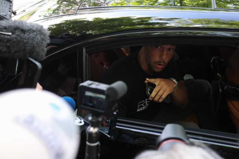 Andrew Tate își recuperează permisul auto, în ciuda depășirii vitezei legale