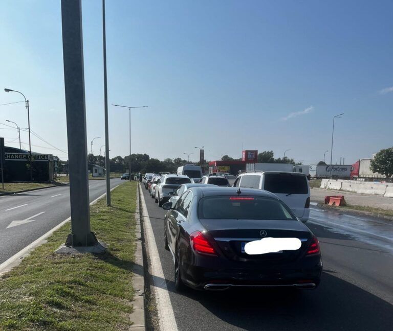 Atenție la Vama Ruse: Blocaje semnificative în weekend