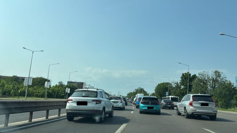 Distracția pe DN1 a început mai devreme în această vineri. Se circulă bară la bară spre Otopeni.