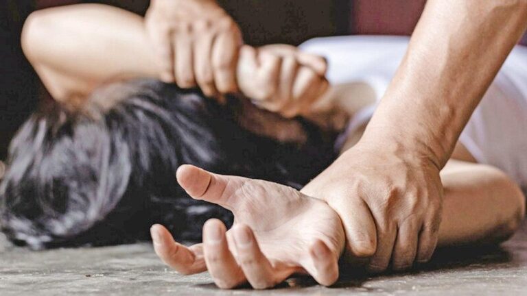 Doi tineri din București, reținuți pentru violul unei minore de 13 ani, cu complicitatea unei femei