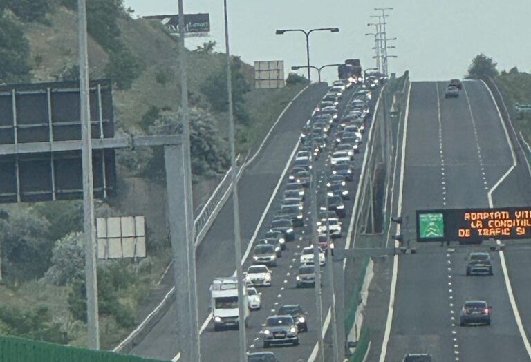 FOTO | Aglomerație semnificativă pe A2, spre București. „Se circulă greu de la ieșirea din Constanța, apoi se formează o altă coadă, la Fetești”