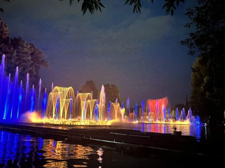 Fântânile din parcul Alexandru Ioan Cuza se vor ilumina în turcoaz pe 9 iunie pentru a marca Ziua de Conștientizare a bolii Batten