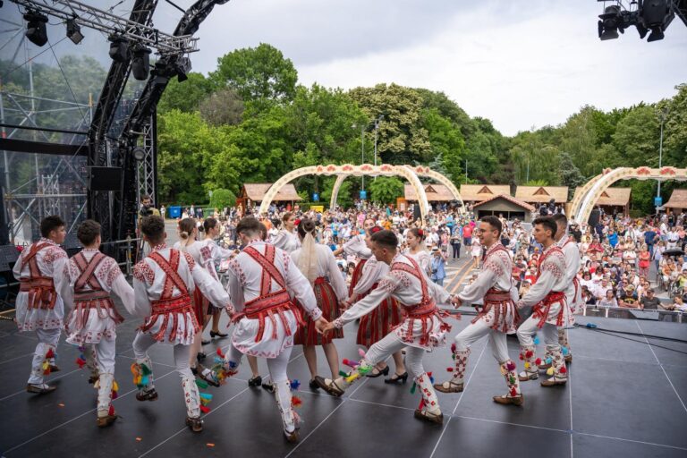 Festivalul Internațional de Folclor „Muzici și Tradiții în București” se desfășoară în acest weekend