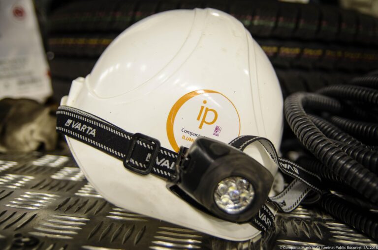 INVESTIGAȚIE | Directorul Companiei Municipale de Iluminat Public, cu studii în sport, încasează un salariu de peste 3.000 de euro lunar