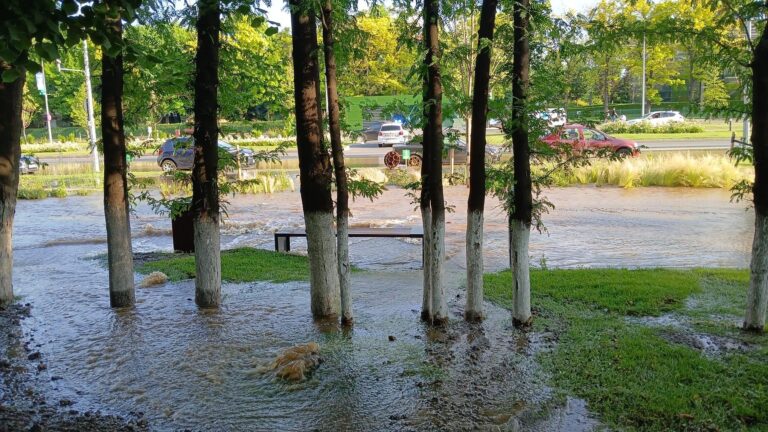 Incident major în Drumul Taberei: Conducta principală de apă rece s-a spart