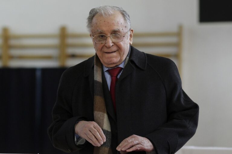Ion Iliescu, sub tratament complex la ATI, la Spitalul SRI din București