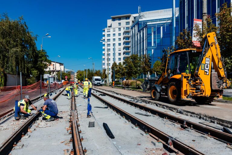Progresul lucrărilor de modernizare a șinelor de tramvai pe Bd. Expoziției și străzile învecinate. Stelian Bujduveanu: Se lucrează intens