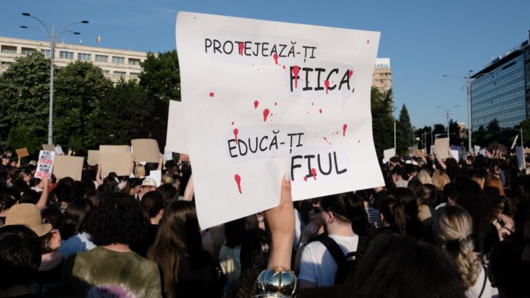 Protest în Piața Victoriei pentru protejarea femeilor, în urma unui nou caz tragic de femicid