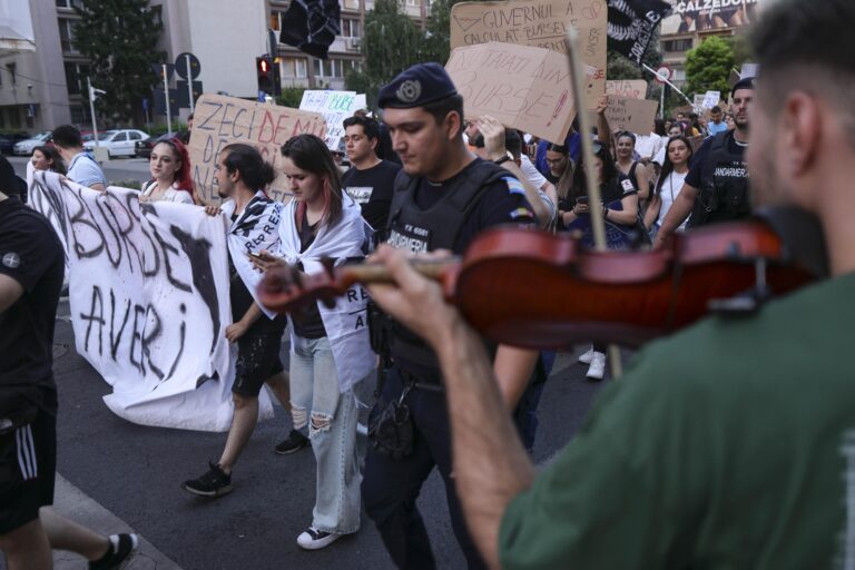 Protestul elevilor pentru apărarea burselor de olimpic
