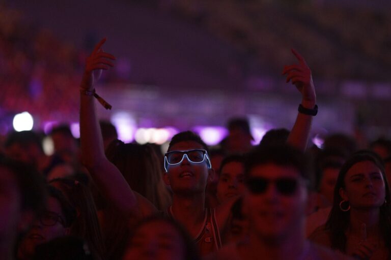 Reduceri pentru bucureșteni la Neversea Kapital 💸 Festivalul de pe Arena Națională oferă bilete la preț redus