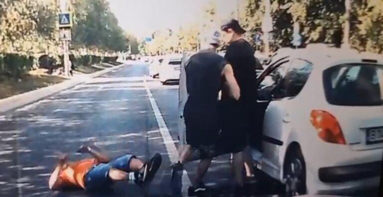 Reținere după un incident violent în trafic în București