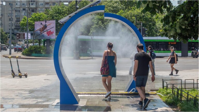 Șase puncte de răcorire vor fi amplasate în zone aglomerate din București, precum Universitate și Calea Victoriei