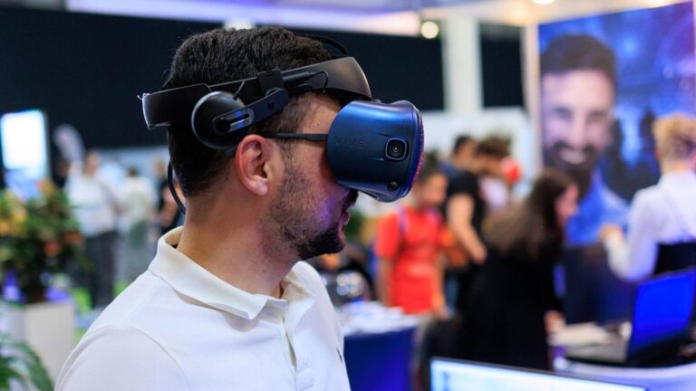 Tech Expo se desfășoară în acest weekend la Romexpo, oferind oportunități de testare a mașinilor și gadgeturilor