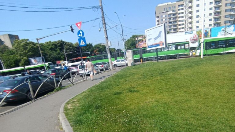 Trafic infernal în Drumul Taberei din cauza semafoarelor defecte