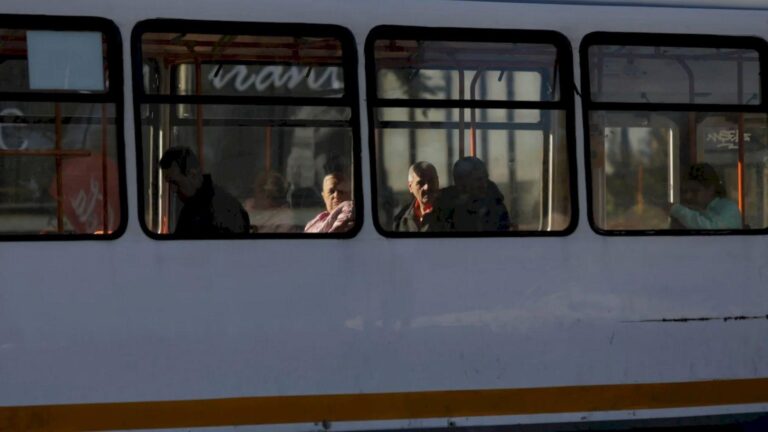 UPDATE | Tramvai deraiat în zona bulevardelor Bucureștii Noi-Gloriei. Linia 53 blocată spre Cartier Dămăroaia