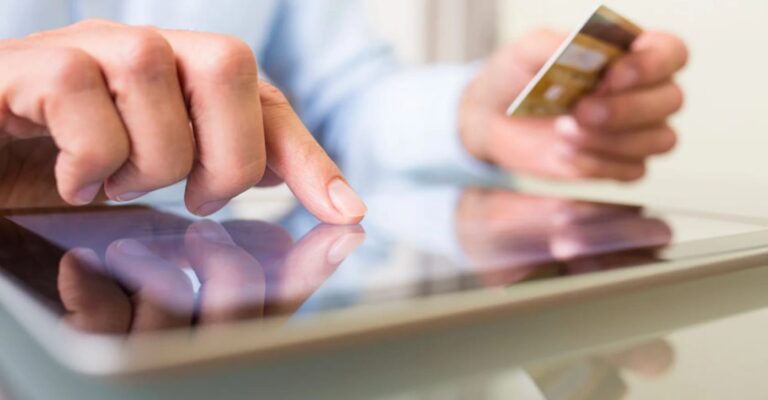 Click‑ul înlocuiește ghișeul: cum digitalizarea schimbă administrațiile europene și ce poate învăța România