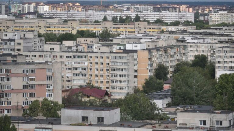 700 de blocuri din București rămân fără apă caldă din cauza lucrărilor de reparații