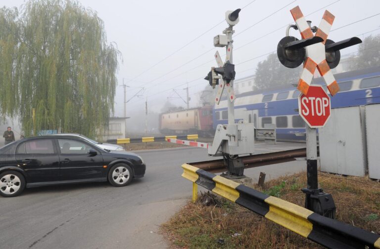 Accident feroviar grav la Andronache, trafic blocat