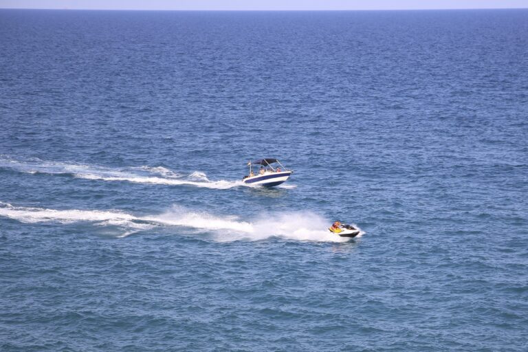 Accident pe plaja Gostinu: Doi copii din București, răniți de un skijet condus de un bărbat aflat sub influența alcoolului