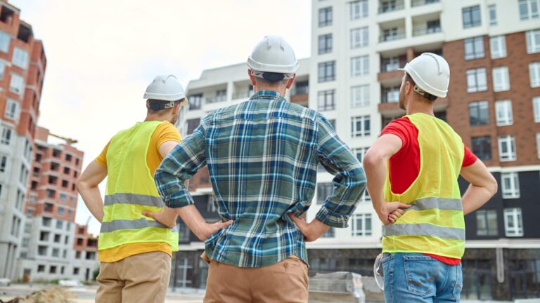 Amenzi de 780.000 de lei pentru munca nedeclarată pe șantierele din Capitală