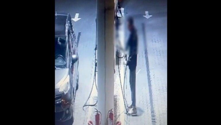 Bărbat reținut după ce a provocat incendiul mașinii fostei iubite în timp ce aceasta se afla pe Litoral