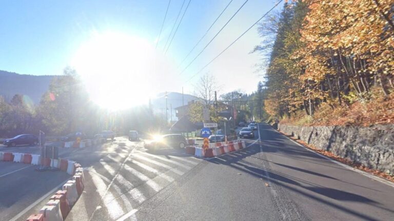 Bucureștenii mai au de așteptat până scapă de cozile de pe Valea Prahovei: Licitațiile pentru realizarea pasajelor Sinaia Nord și Sinaia Sud au fost suspendate