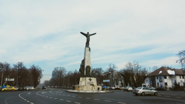 Ceremonie dedicată Zilei Aviației în București, cu spectacole aeriene impresionante