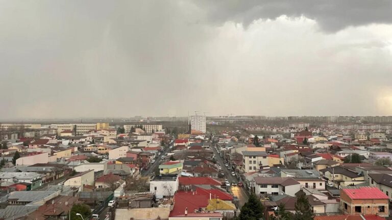 Cod galben de furtuni în București: vreme instabilă în urma căldurii extreme