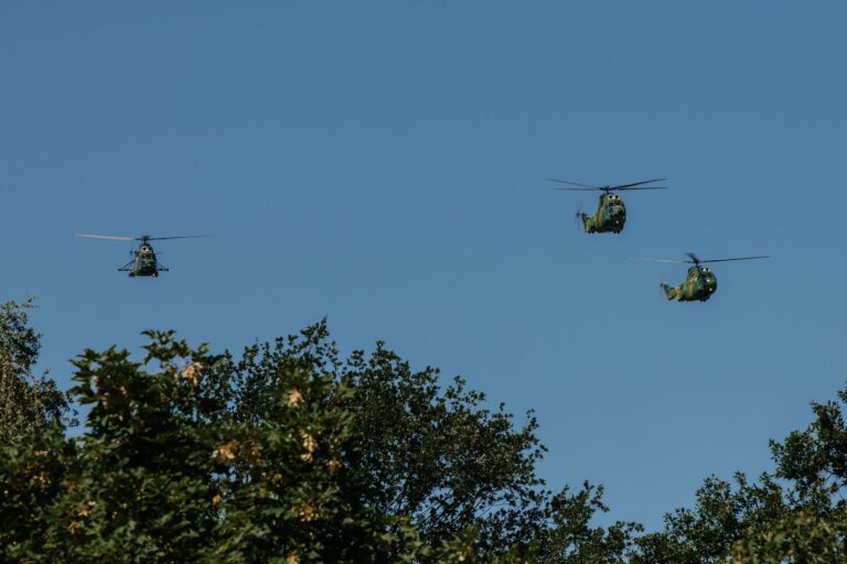 Defilare de avioane și elicoptere în București: repetiții pentru Ziua Aviației