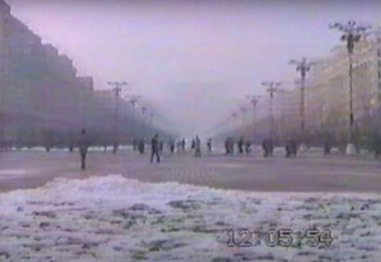 Imagini din Bucureștiul comunist, filmate în mare secret în 1989, publicate în premieră. Mărturii tulburătoare de atunci.