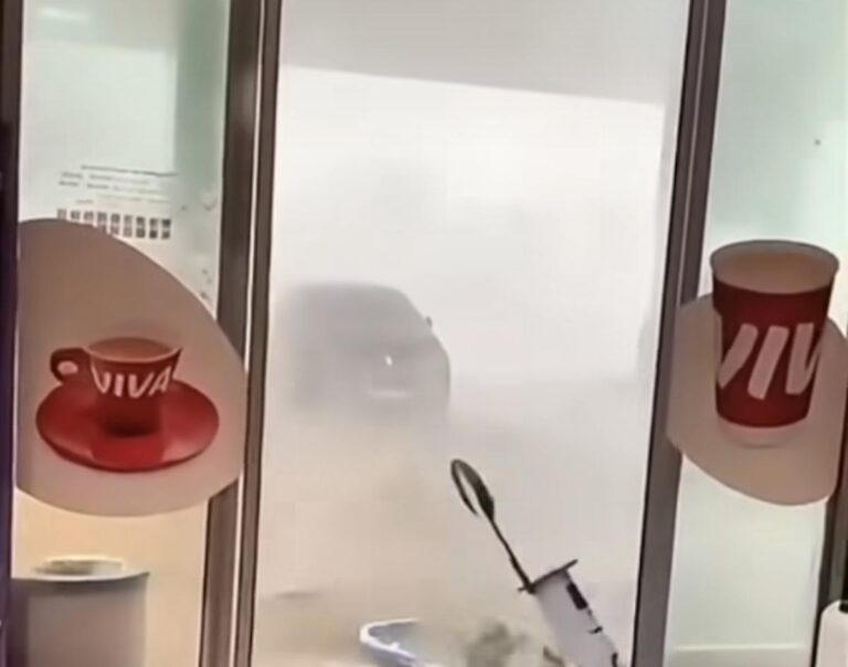 Imagini impresionante dintr-o benzinărie din Otopeni în urma furtunii devastatoare