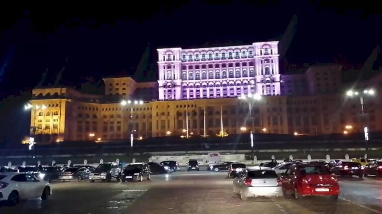 Incidentul șoferiței ninja din București: Haos în Piața Constituției