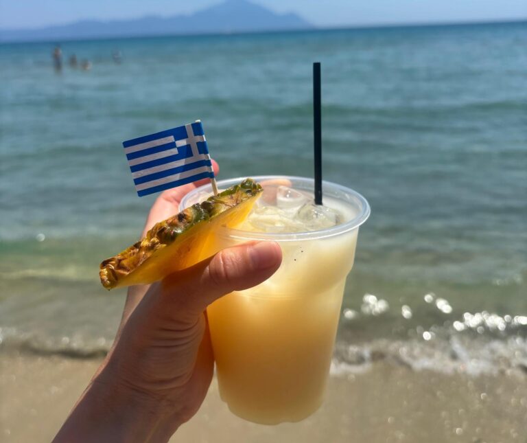 Jurnal culinar de concediu în Halkidiki, unde zilele astea a fost chiar mai răcoare decât la București (plus, desigur, întoarcerea pe la Podul Giurgiu-Ruse)