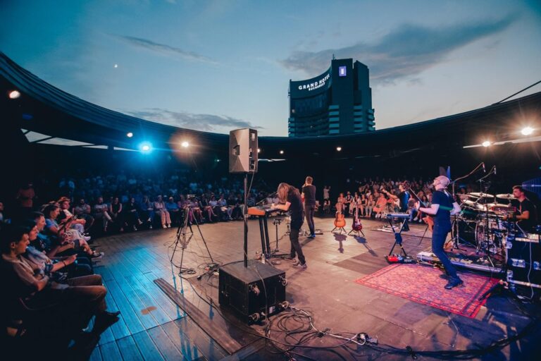 Line-up complet la Rooftop Season 2025, festivalul de pe acoperișul TNB