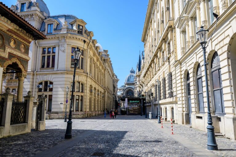 Miracol imobiliar în București: garsoniere de închiriat cu 60 de lei pe lună și apartamente sub 200