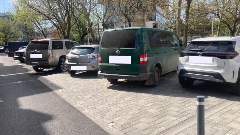 Pietonala de la Biserica Precupeții Vechi, transformată în parcare ilegală