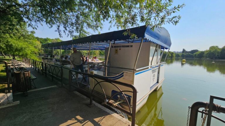 Plimbările cu vaporașul pe Lacul IOR, suspendate temporar din cauza căldurii