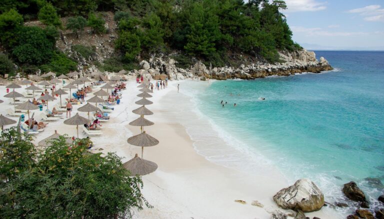 Povestea unui portofel pierdut pe Marble Beach, plaja din Thassos, cu un final fericit pentru o turistă