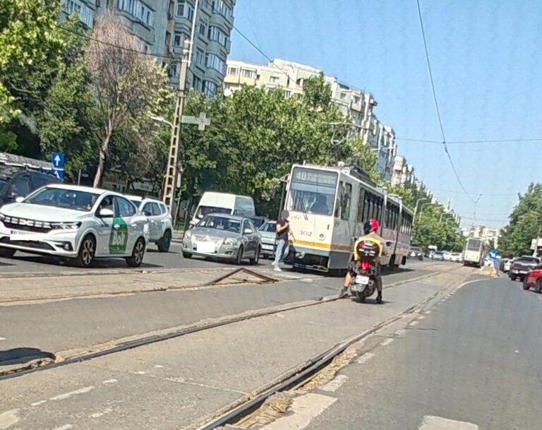 Probleme pe Bulevardul Basarabia: linia 40 de tramvai blocată din cauza dilatării șinei