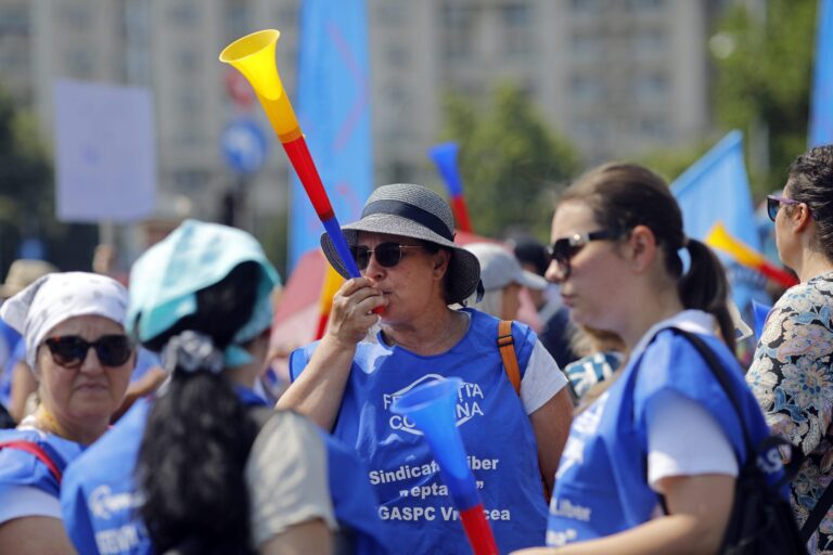 Protest al angajaților din APIA, AFIR și MIPE în Piața Victoriei