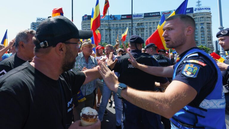 Protest anti-scumpiri în Piața Victoriei, mâine, în ziua în care intră în vigoare legea austerității. Jandarmeria Capitalei anunță măsuri de siguranță