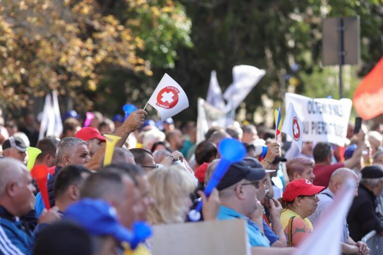 Proteste la București, luni. Ies angajații din Sănătate și Educație