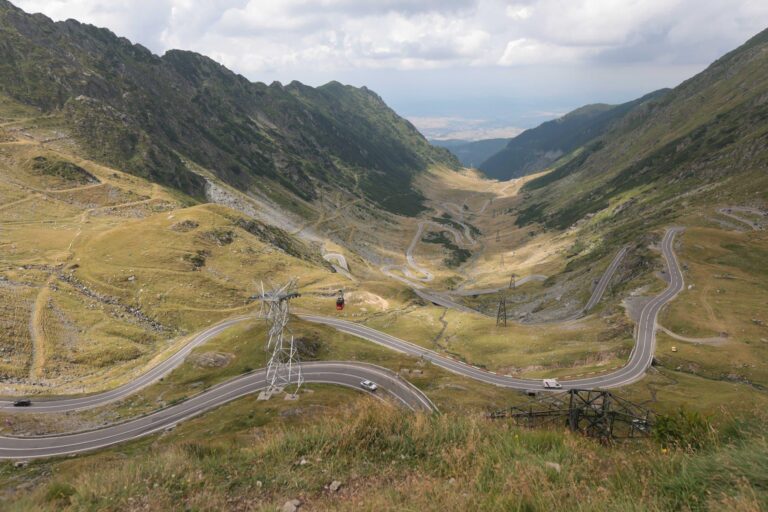 Restricții de trafic pe Transfăgărășan și pe Drumul de sub Munte