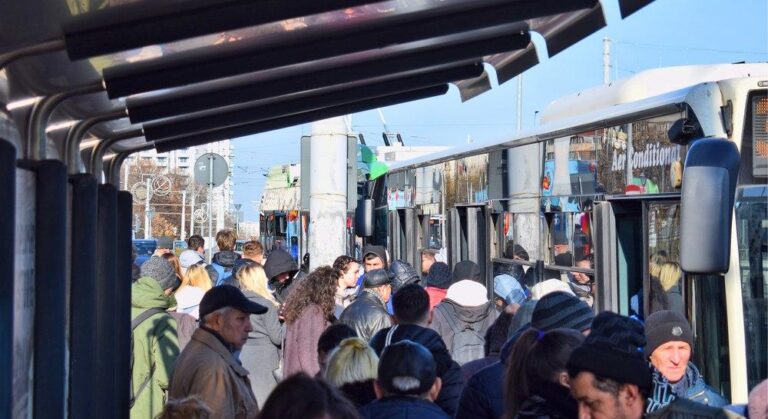 Sistemele de informare în stațiile de transport public din București