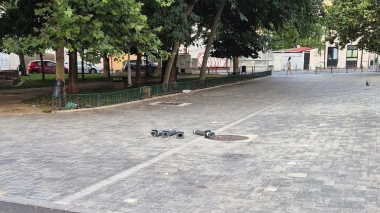 Stâlpișorii de protecție din București, o problemă persistentă